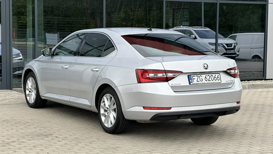 SKODA Superb -