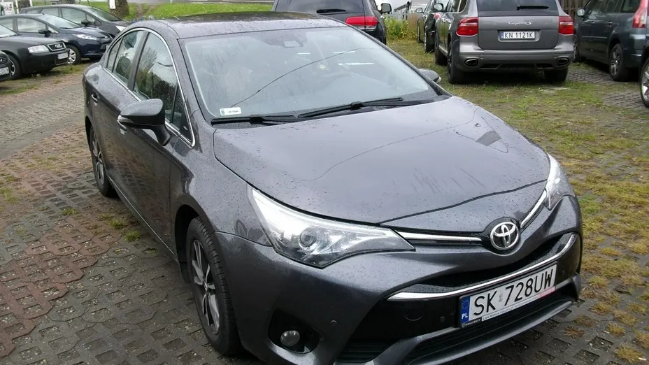 TOYOTA Avensis -