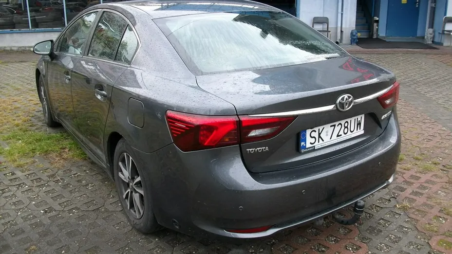 TOYOTA Avensis -