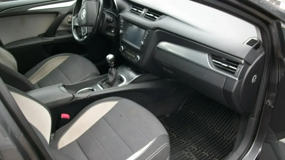 TOYOTA Avensis -