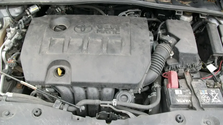 TOYOTA Avensis -