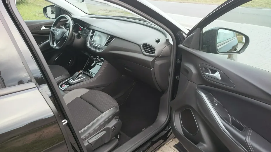 OPEL Grandland X -