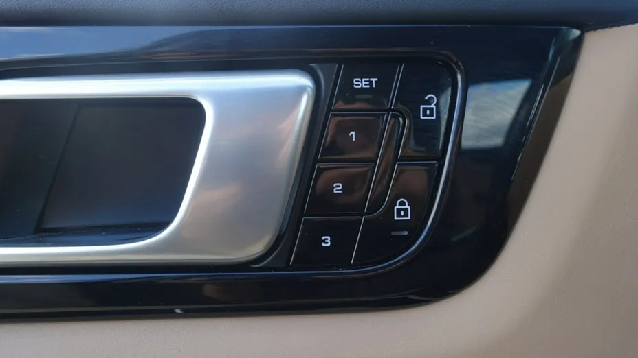 PORSCHE Cayenne -