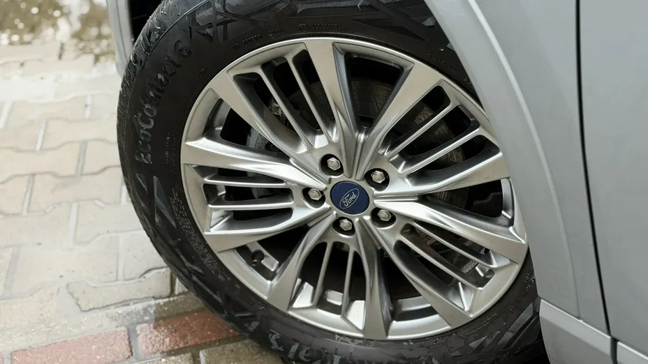 FORD Kuga -