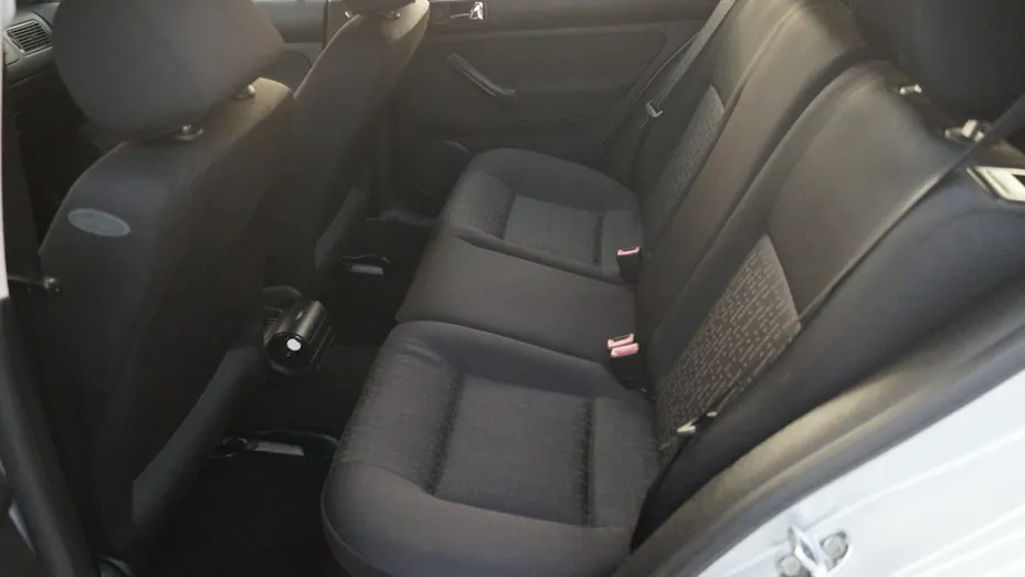 VOLKSWAGEN Golf -