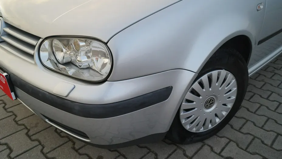 VOLKSWAGEN Golf -