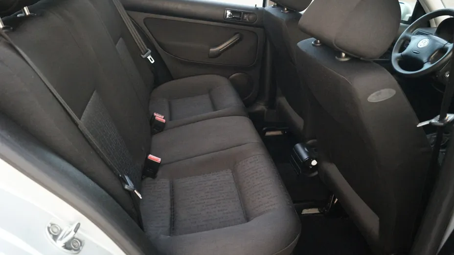 VOLKSWAGEN Golf -