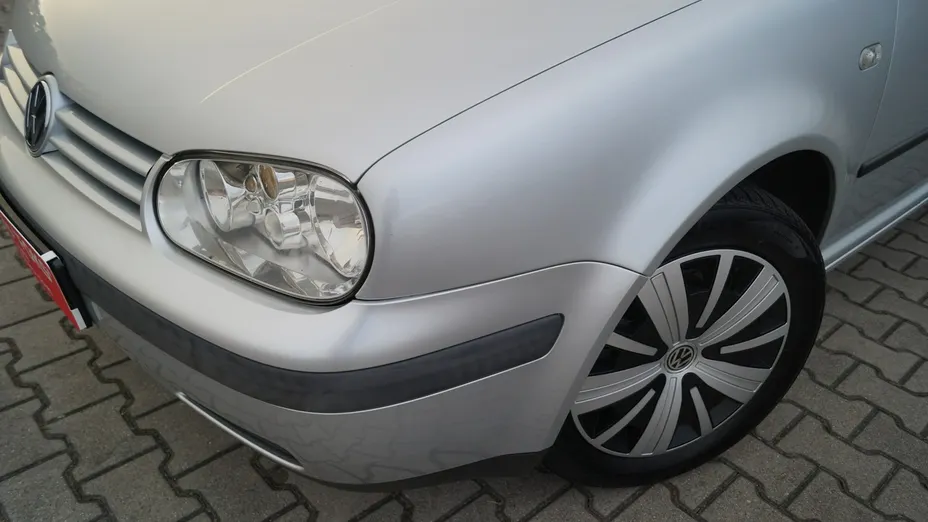 VOLKSWAGEN Golf -