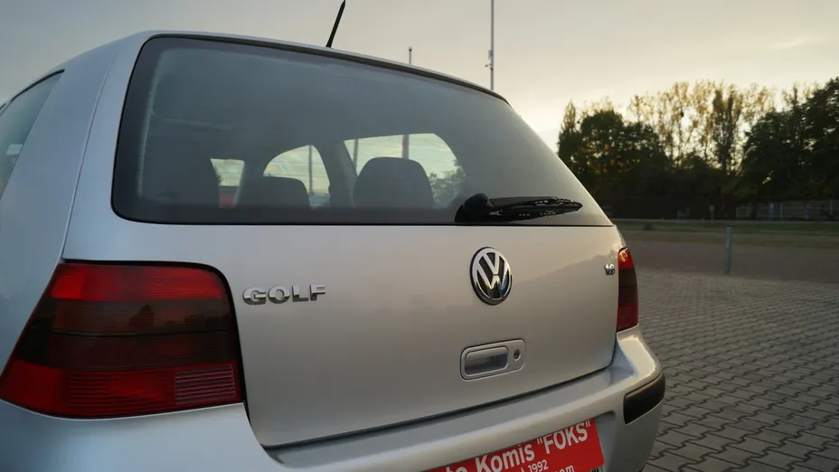 VOLKSWAGEN Golf -