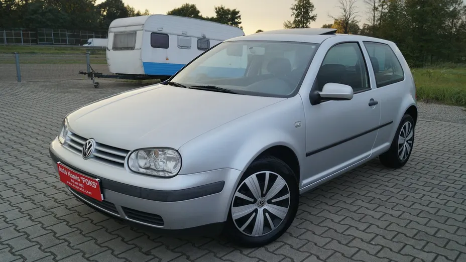 VOLKSWAGEN Golf -