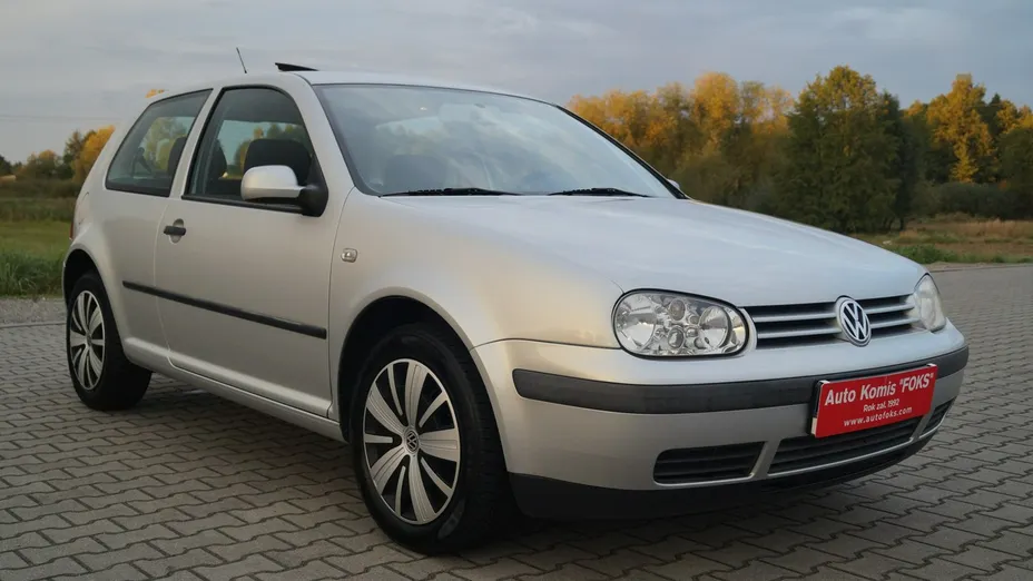 VOLKSWAGEN Golf -