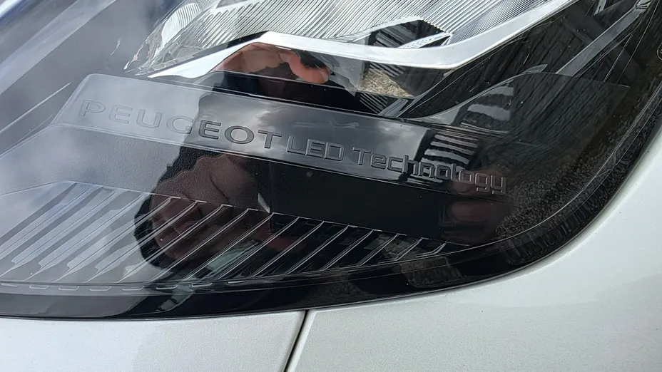 PEUGEOT 2008 -
