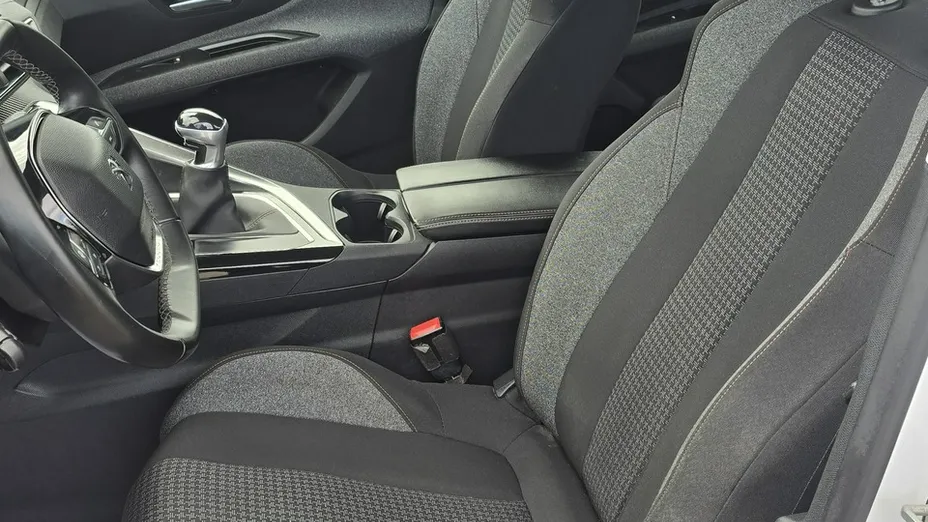 PEUGEOT 5008 -