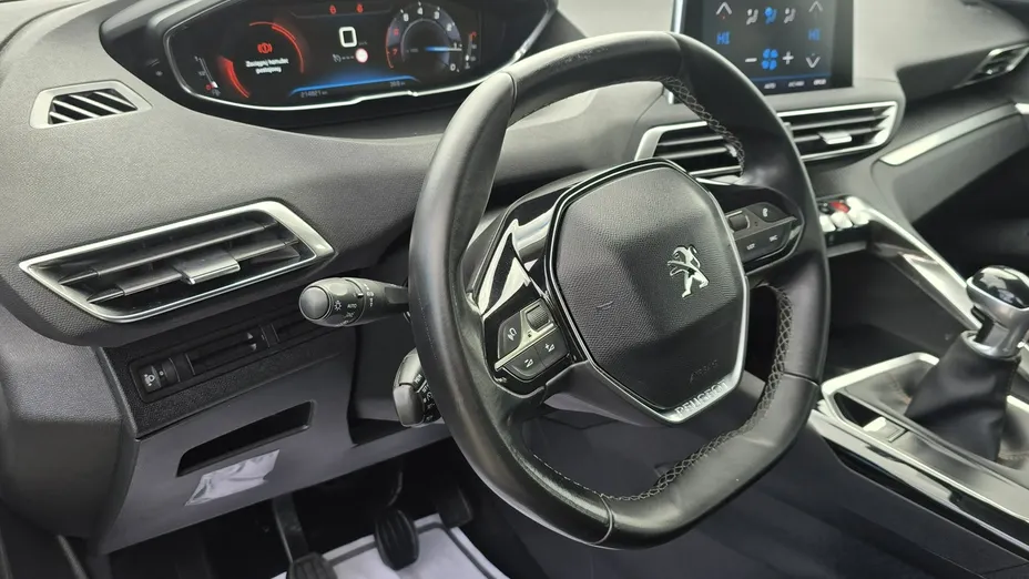 PEUGEOT 5008 -