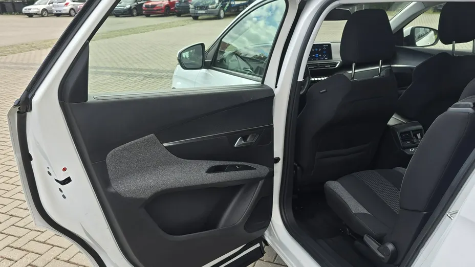 PEUGEOT 5008 -