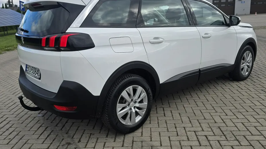 PEUGEOT 5008 -