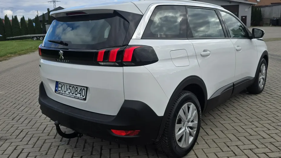 PEUGEOT 5008 -