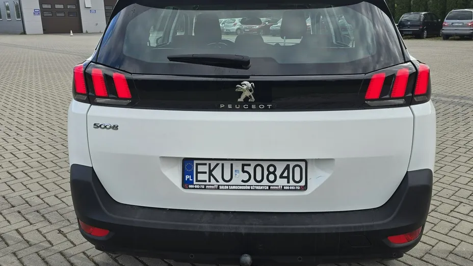 PEUGEOT 5008 -