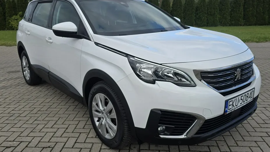 PEUGEOT 5008 -