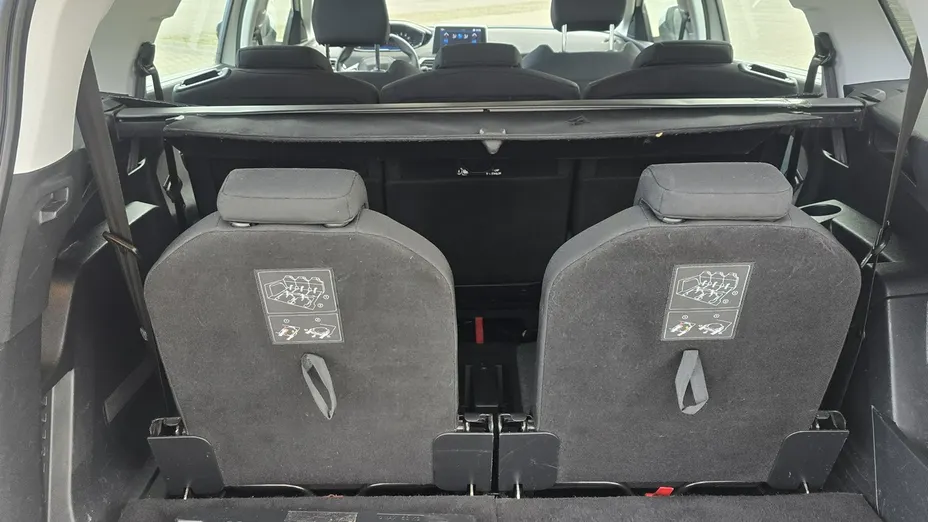 PEUGEOT 5008 -