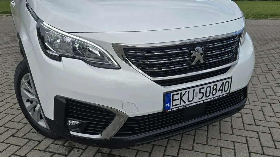 PEUGEOT 5008 -