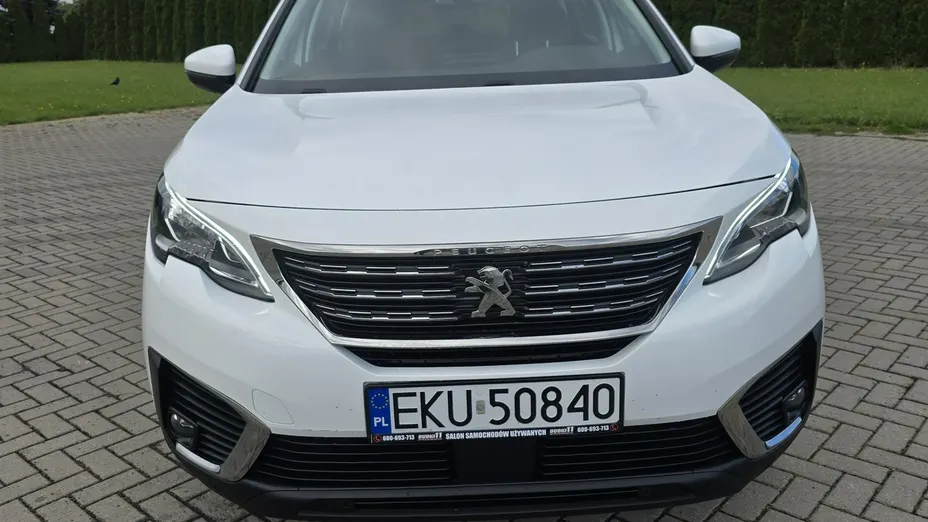 PEUGEOT 5008 -