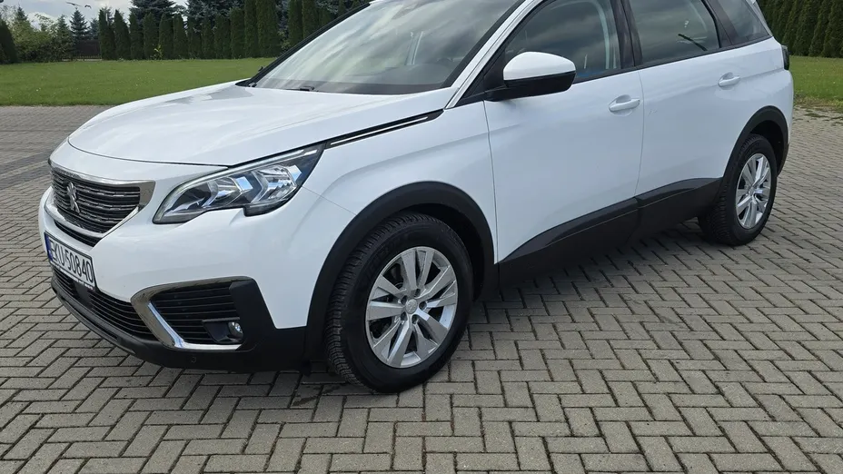 PEUGEOT 5008 -