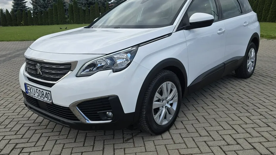 PEUGEOT 5008 -