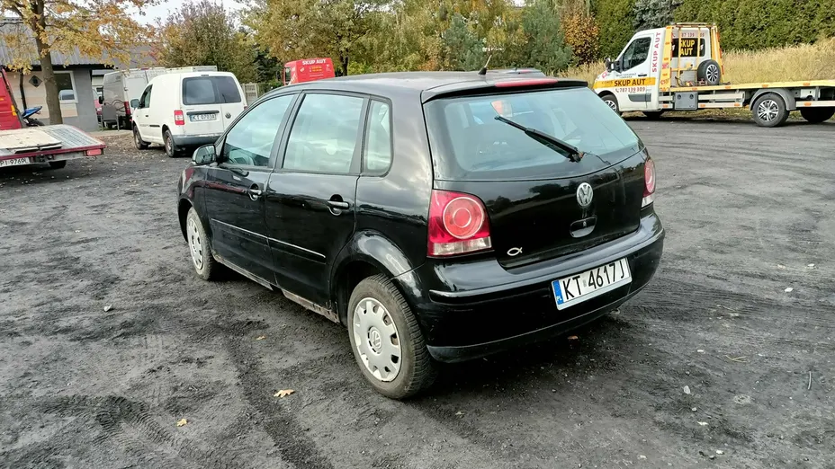 VOLKSWAGEN Polo -