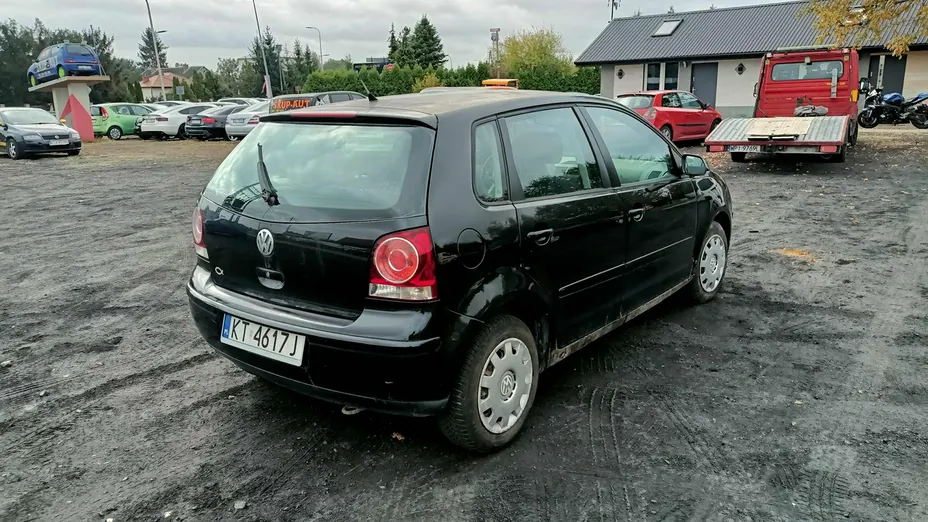 VOLKSWAGEN Polo -