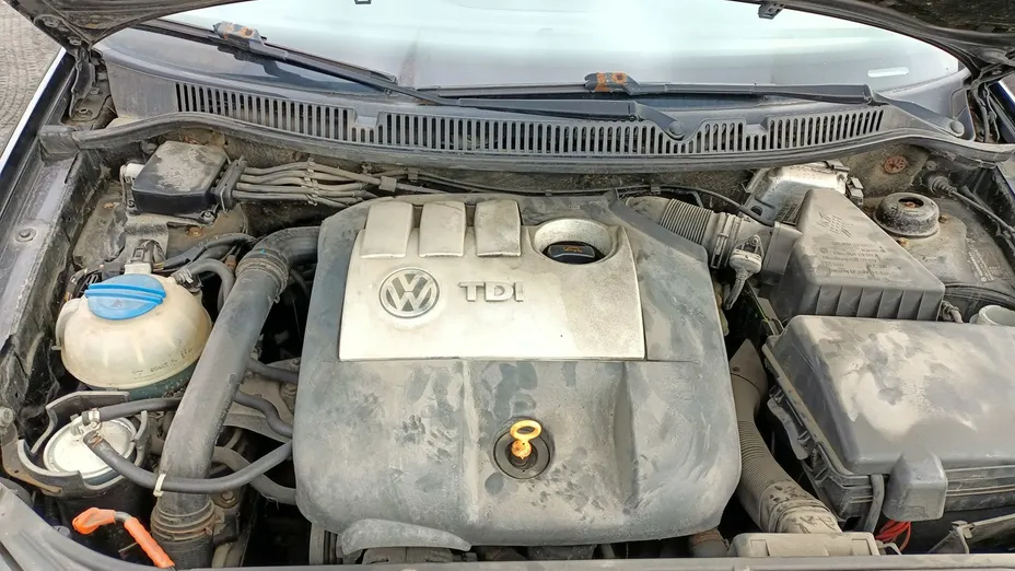 VOLKSWAGEN Polo -