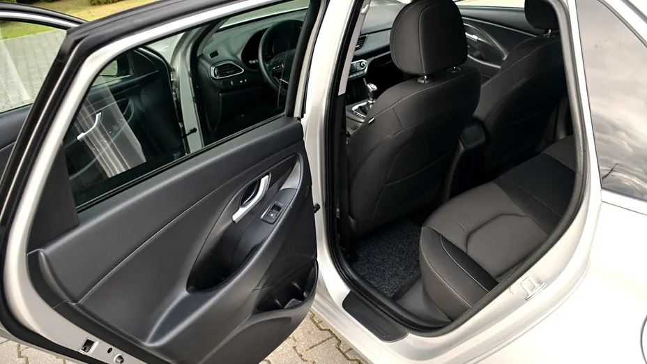HYUNDAI i30 -