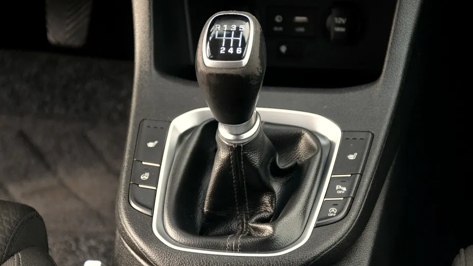 HYUNDAI i30 -