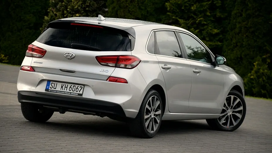 HYUNDAI i30 -