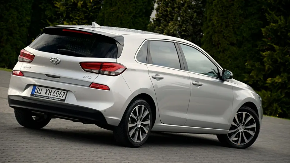 HYUNDAI i30 -