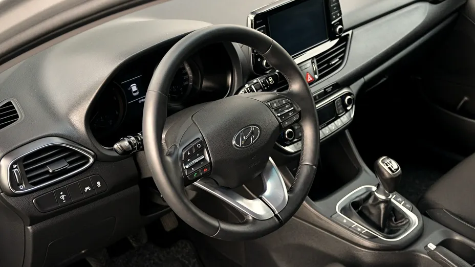 HYUNDAI i30 -