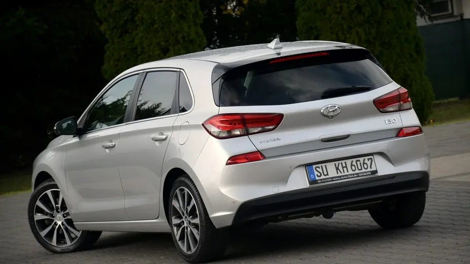 HYUNDAI i30 -