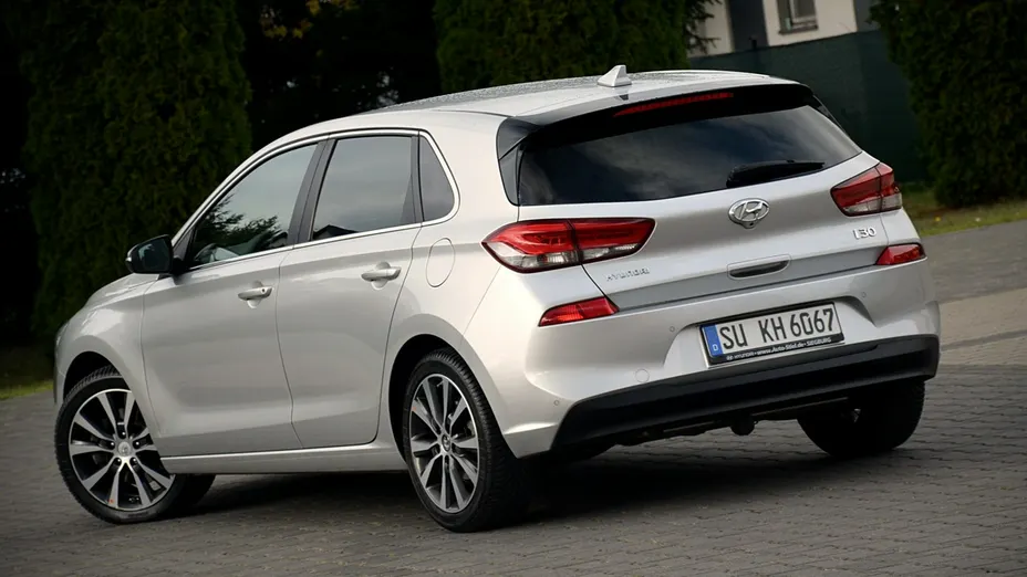 HYUNDAI i30 -