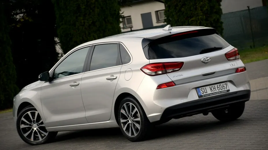 HYUNDAI i30 -