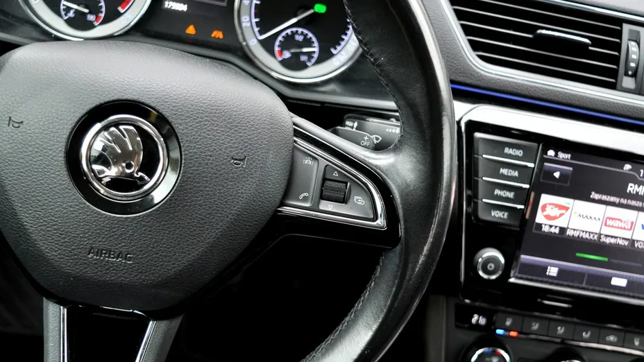 SKODA Superb -