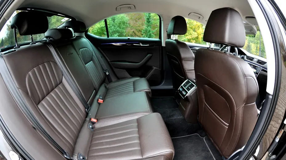 SKODA Superb -