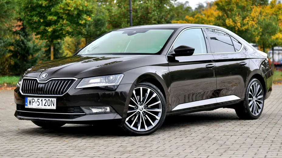 SKODA Superb -