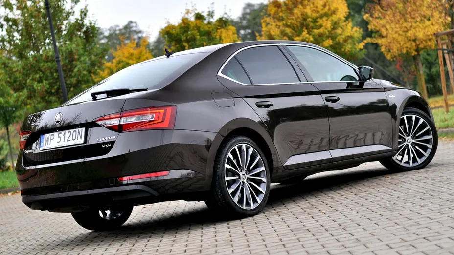 SKODA Superb -