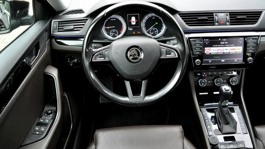 SKODA Superb -