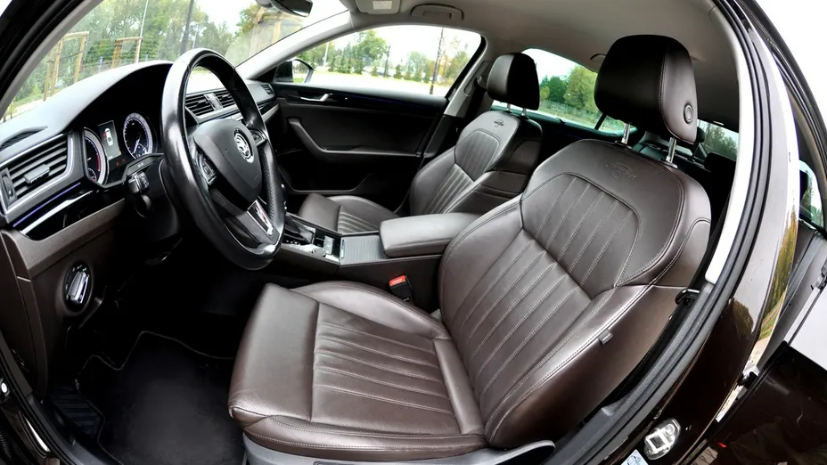 SKODA Superb -
