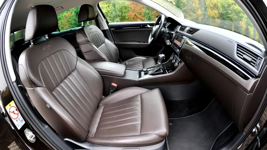 SKODA Superb -