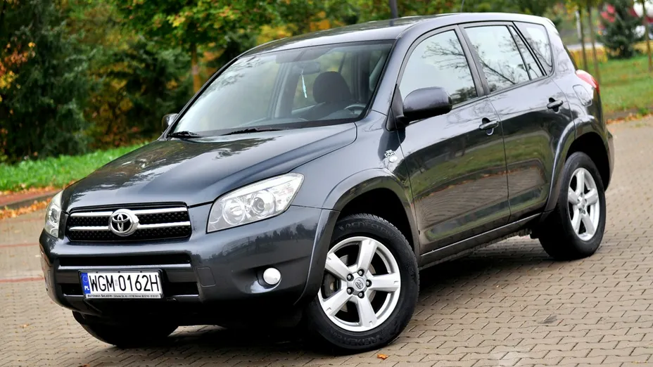 TOYOTA RAV4 -