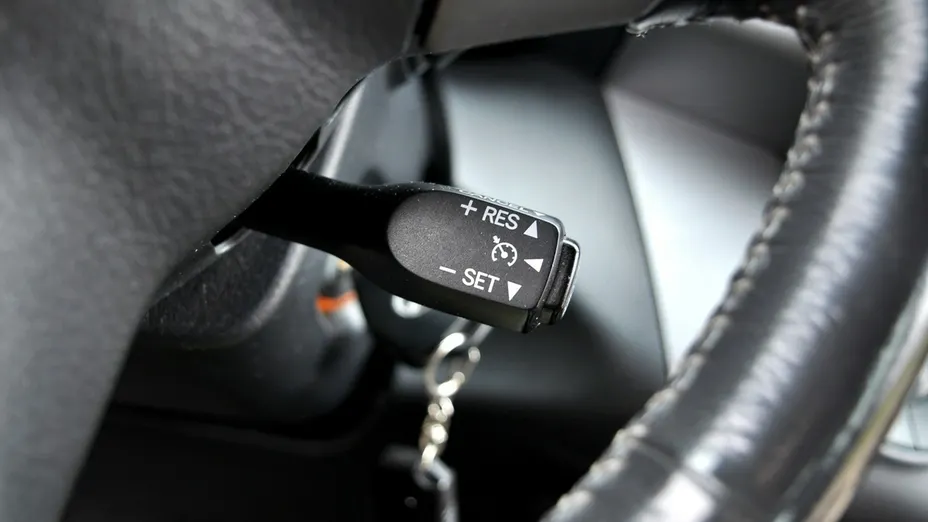 TOYOTA RAV4 -