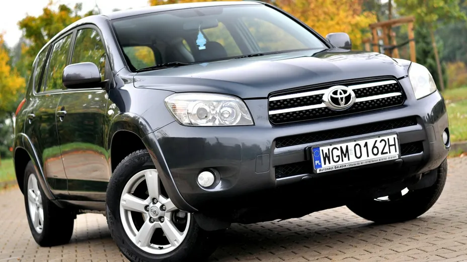 TOYOTA RAV4 -