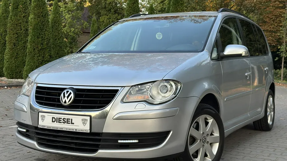 VOLKSWAGEN Touran -